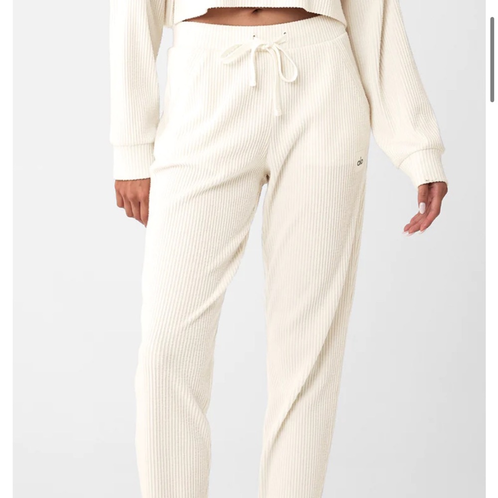 Alo muse sweatpants ivory never worn